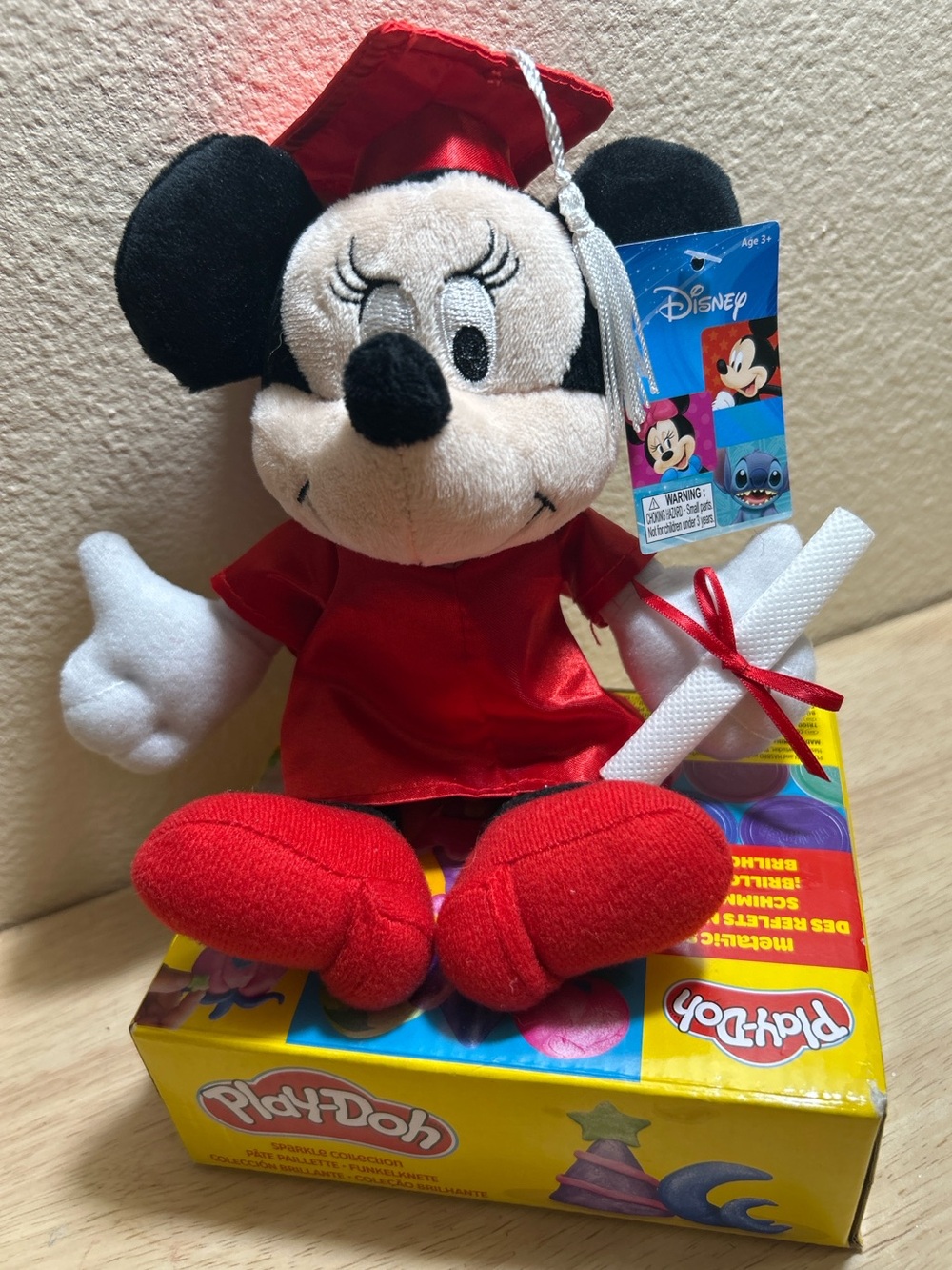 Disney Minnie Mouse Graduation Plush Red Cap Gown Diploma NWT